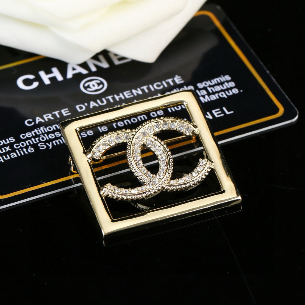 Double-C Emblem Brooch in Polished Metal-Tone – Design 057 main product view