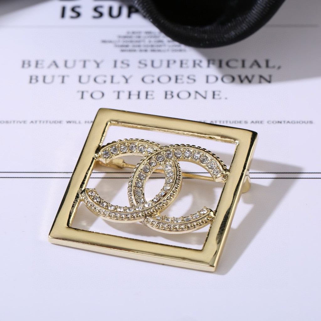 Double-C Emblem Brooch in Polished Metal-Tone – Design 057 front product view