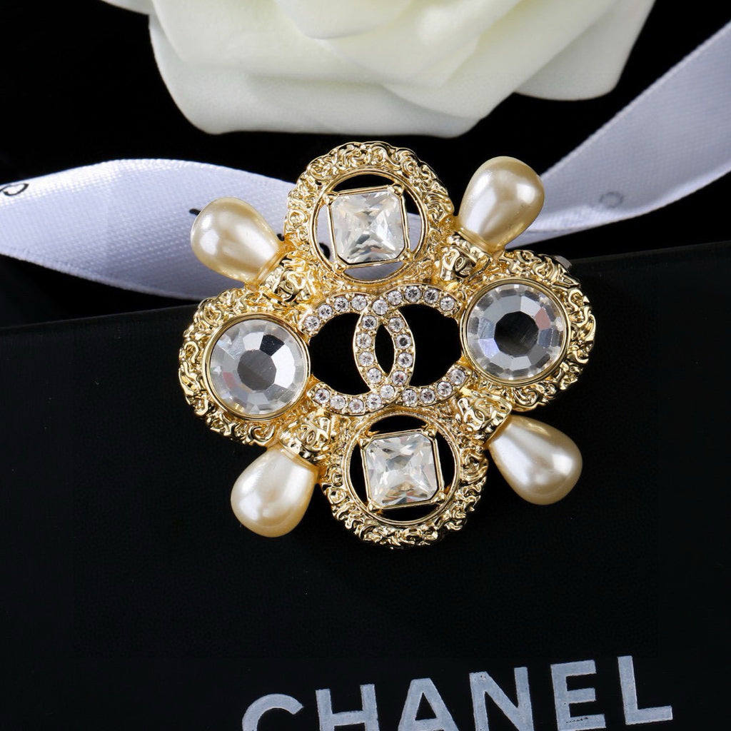 Signature Emblem Brooch in Polished Metal-Tone – Design 043 main product view