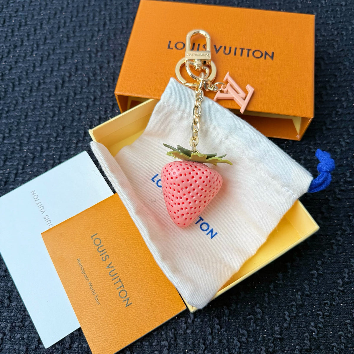Letter Emblem Keychain – Design 004 side detail