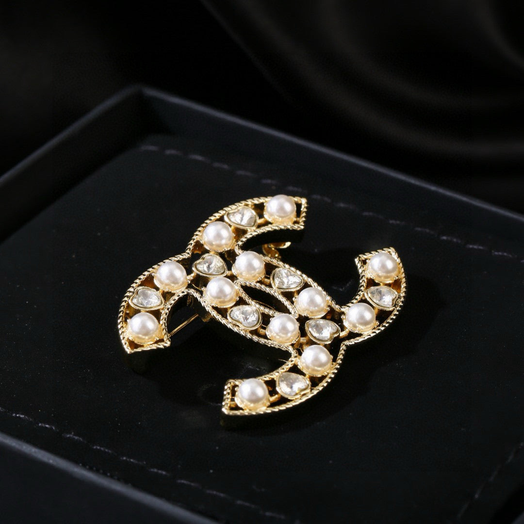 Double-C Emblem Brooch in Polished Metal-Tone – Pearl Detail – Design 008 side detail