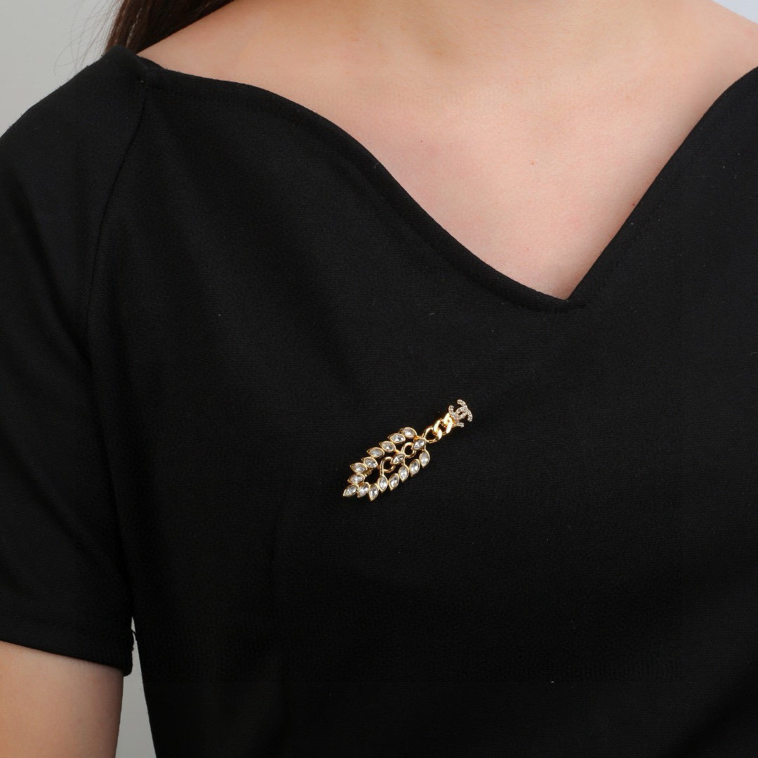 Double-C Emblem Brooch in Polished Metal-Tone – Design 058 front product view