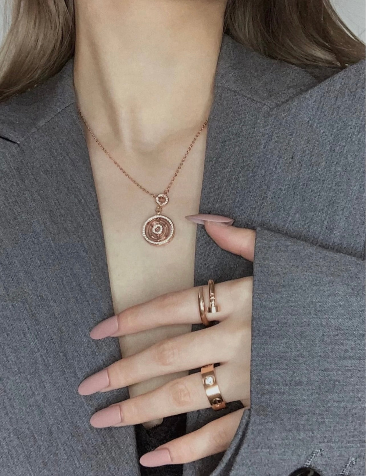Geometric Emblem Pendant Necklace in Rose-Gold-Tone – Rose Gold Detail – Design 003 side detail