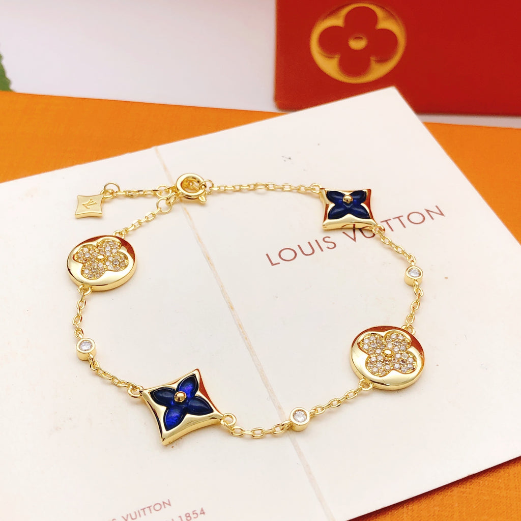 Geometric Emblem Bracelet in Gold-Tone – Blue Detail – Design 009 close-up detail
