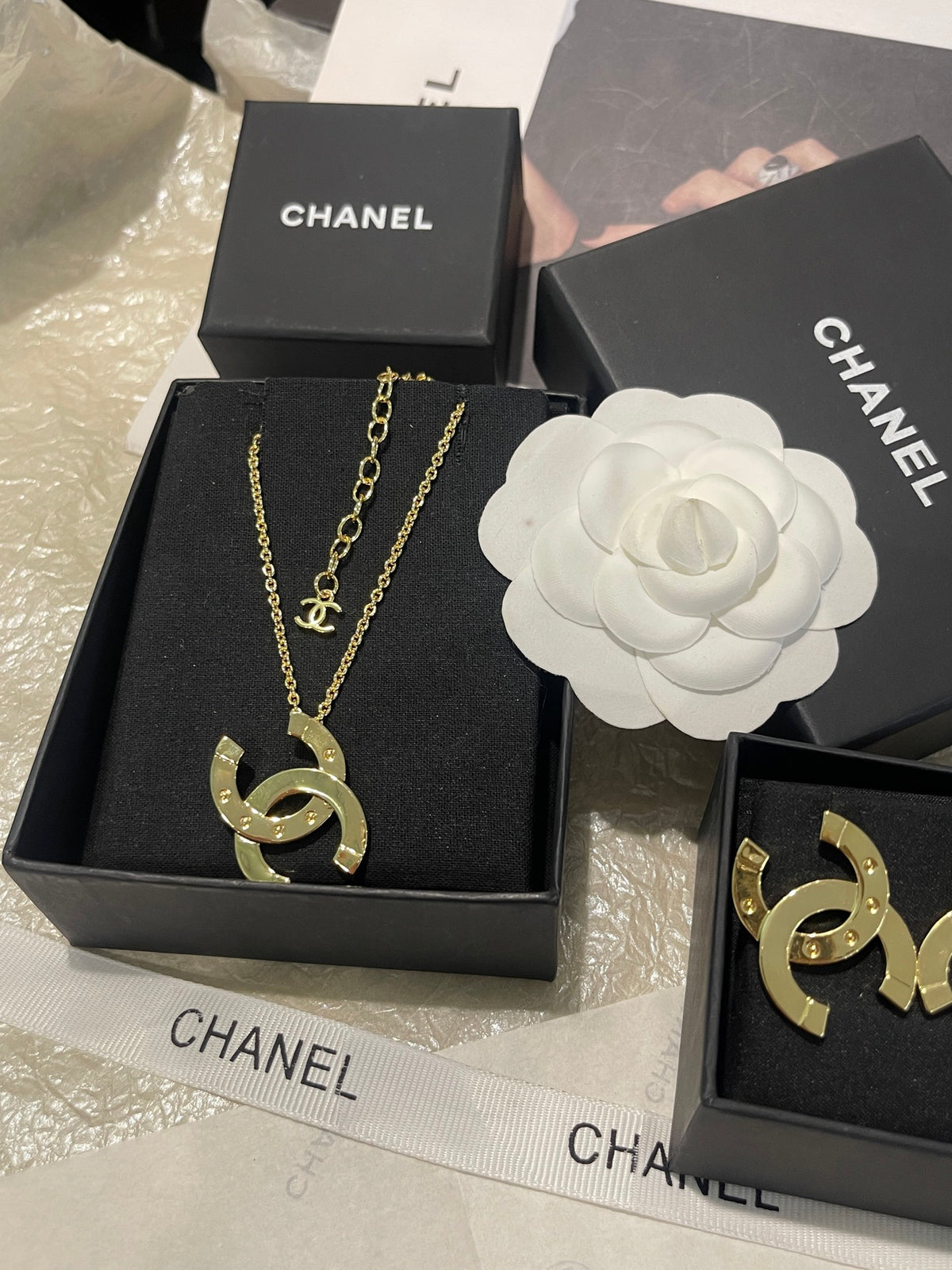 Double-C Emblem Pendant Necklace in Polished Metal-Tone – Design 043 side detail