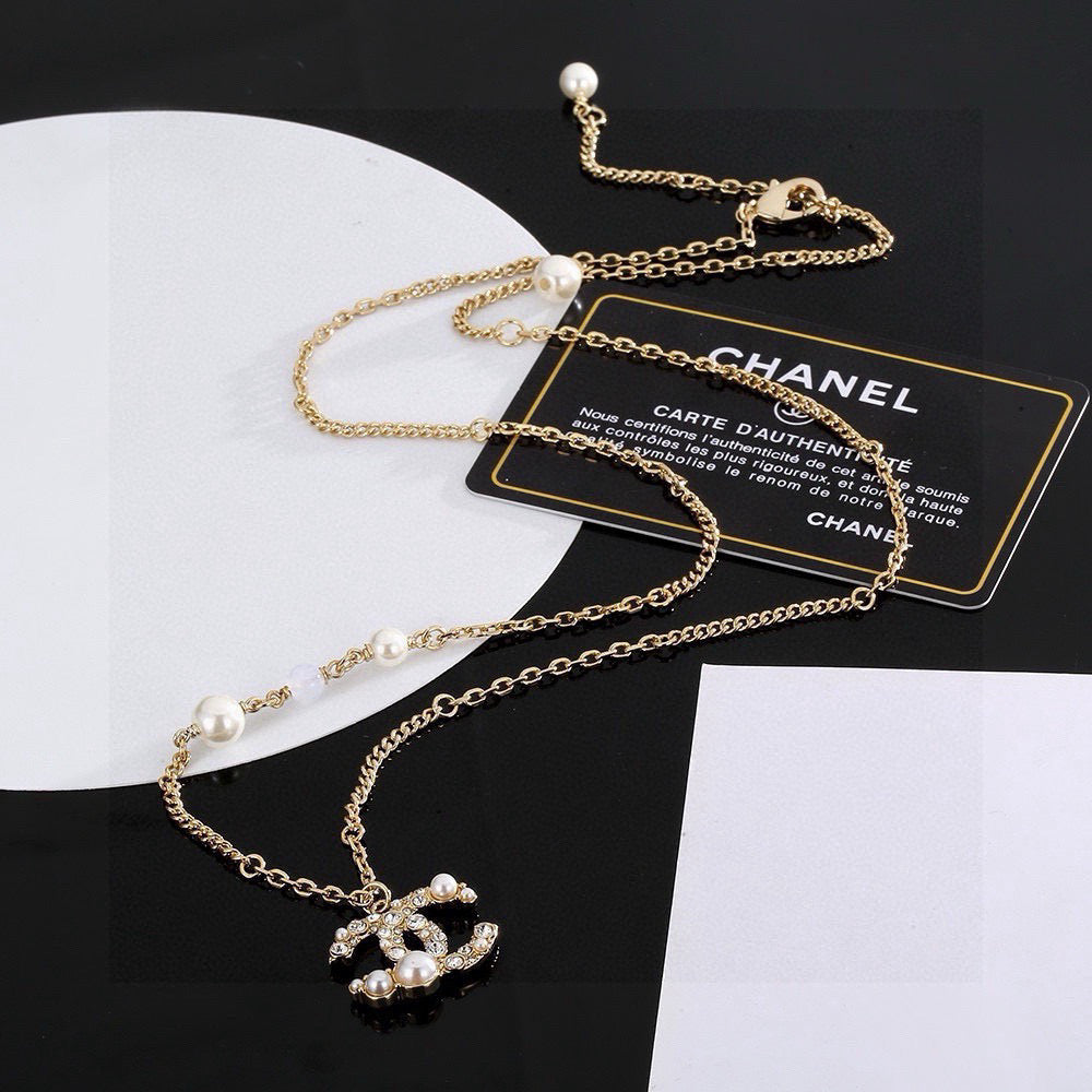 Double-C Emblem Pearl-Detail Pendant Necklace – Pearl Detail – Design 015 close-up detail