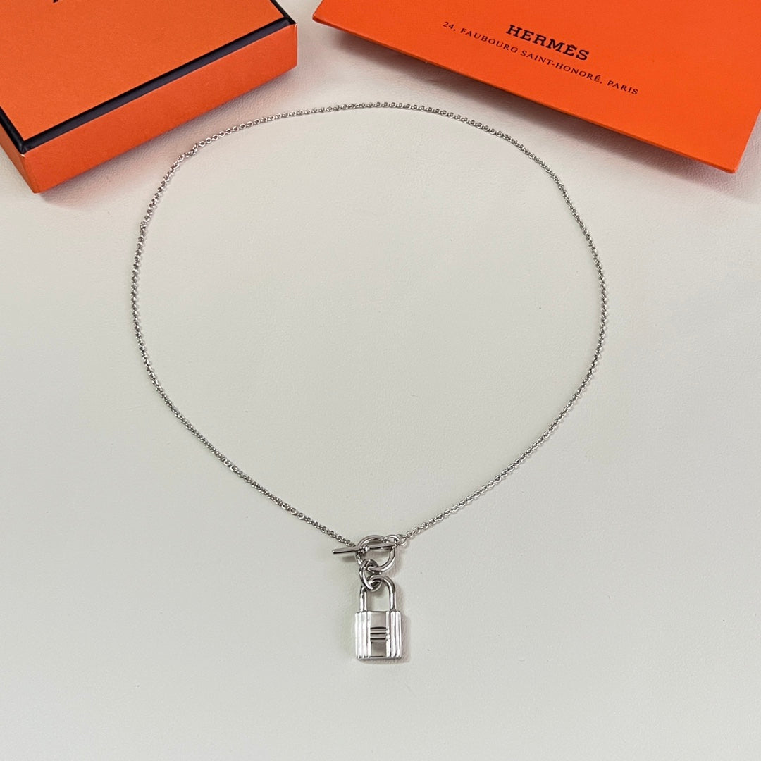 Horse Pendant Necklace in Polished Metal-Tone – Design 006 close-up detail
