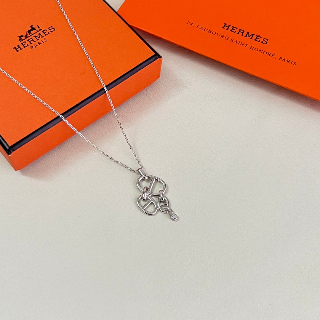 Toggle Pendant Necklace in Polished Metal-Tone – Toggle Detail – Design 012 side detail