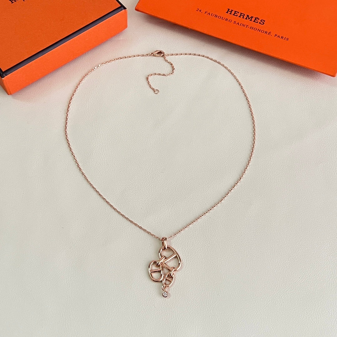 Toggle Pendant Necklace in Polished Metal-Tone – Toggle Detail – Design 013 close-up detail