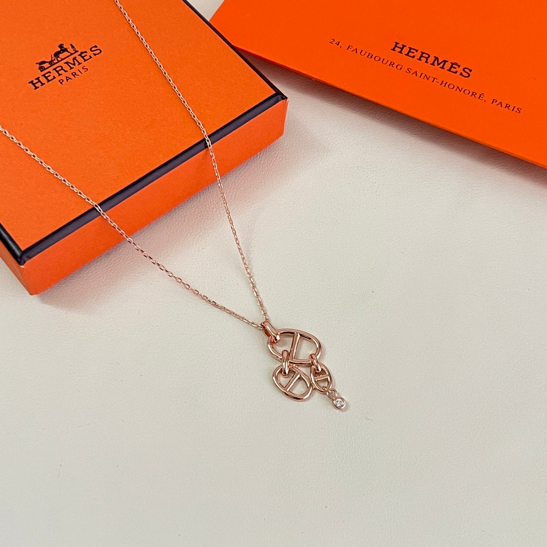 Toggle Pendant Necklace in Polished Metal-Tone – Toggle Detail – Design 013 side detail