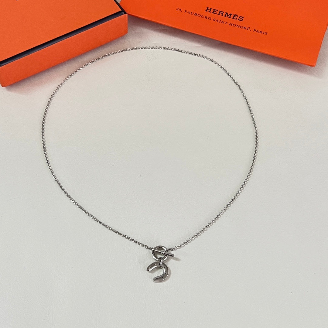 Horse Pendant Necklace in Polished Metal-Tone – Design 007 close-up detail