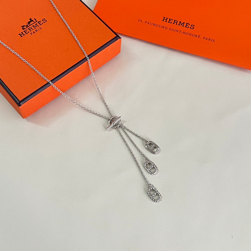 Toggle Pendant Necklace in Polished Metal-Tone – Toggle Detail – Design 014 detail view