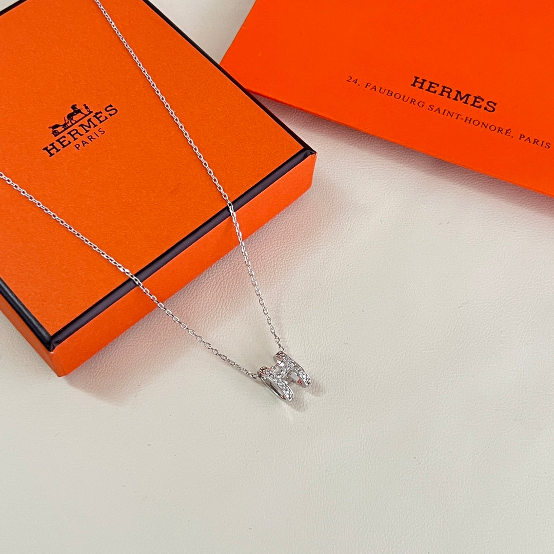 Horse Pendant Necklace in Polished Metal-Tone – Design 012 side detail