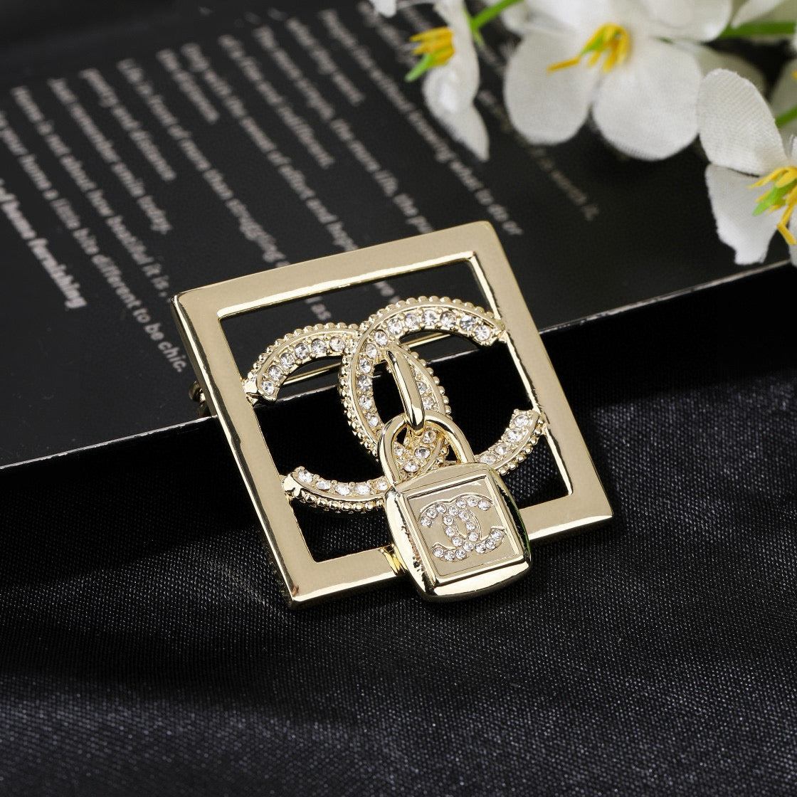 Double-C Emblem Brooch in Polished Metal-Tone – Design 011 detail view