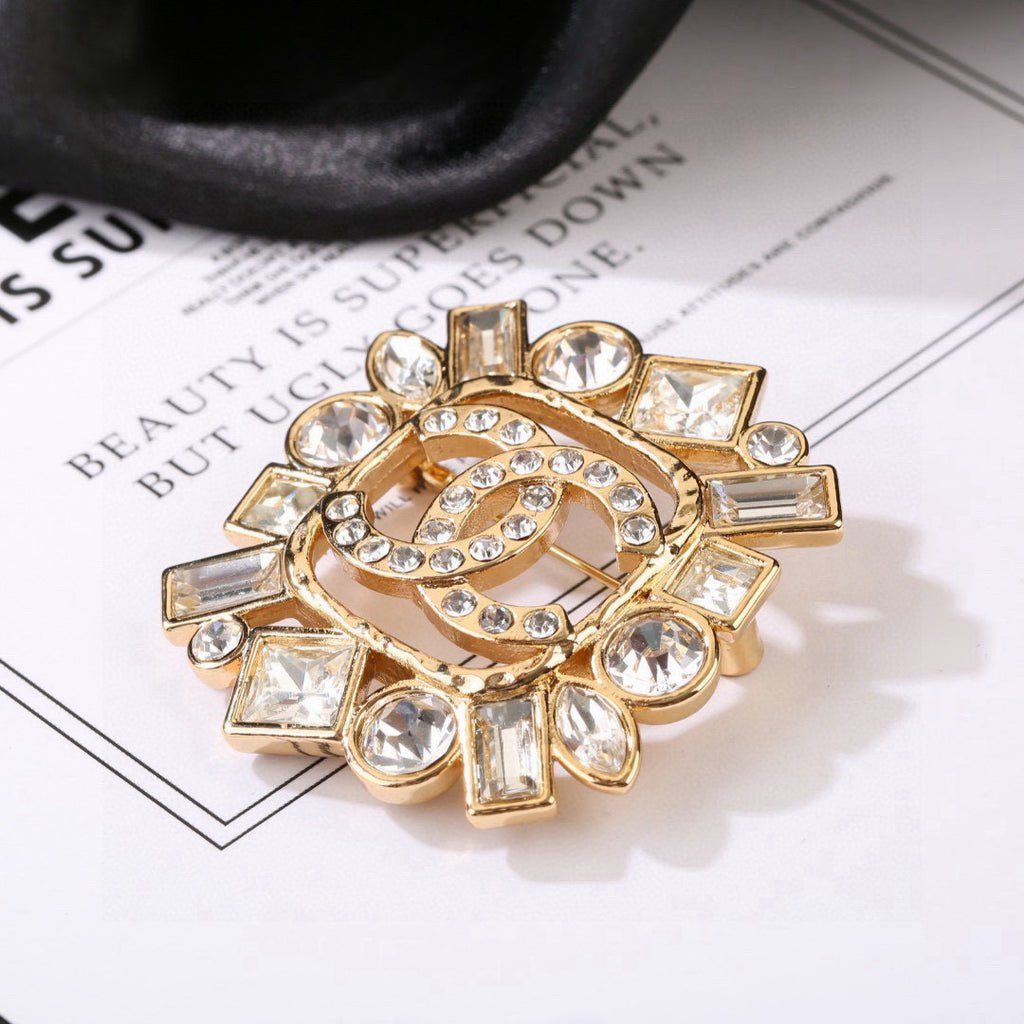 Double-C Emblem Brooch in Polished Metal-Tone – Design 016 front product view