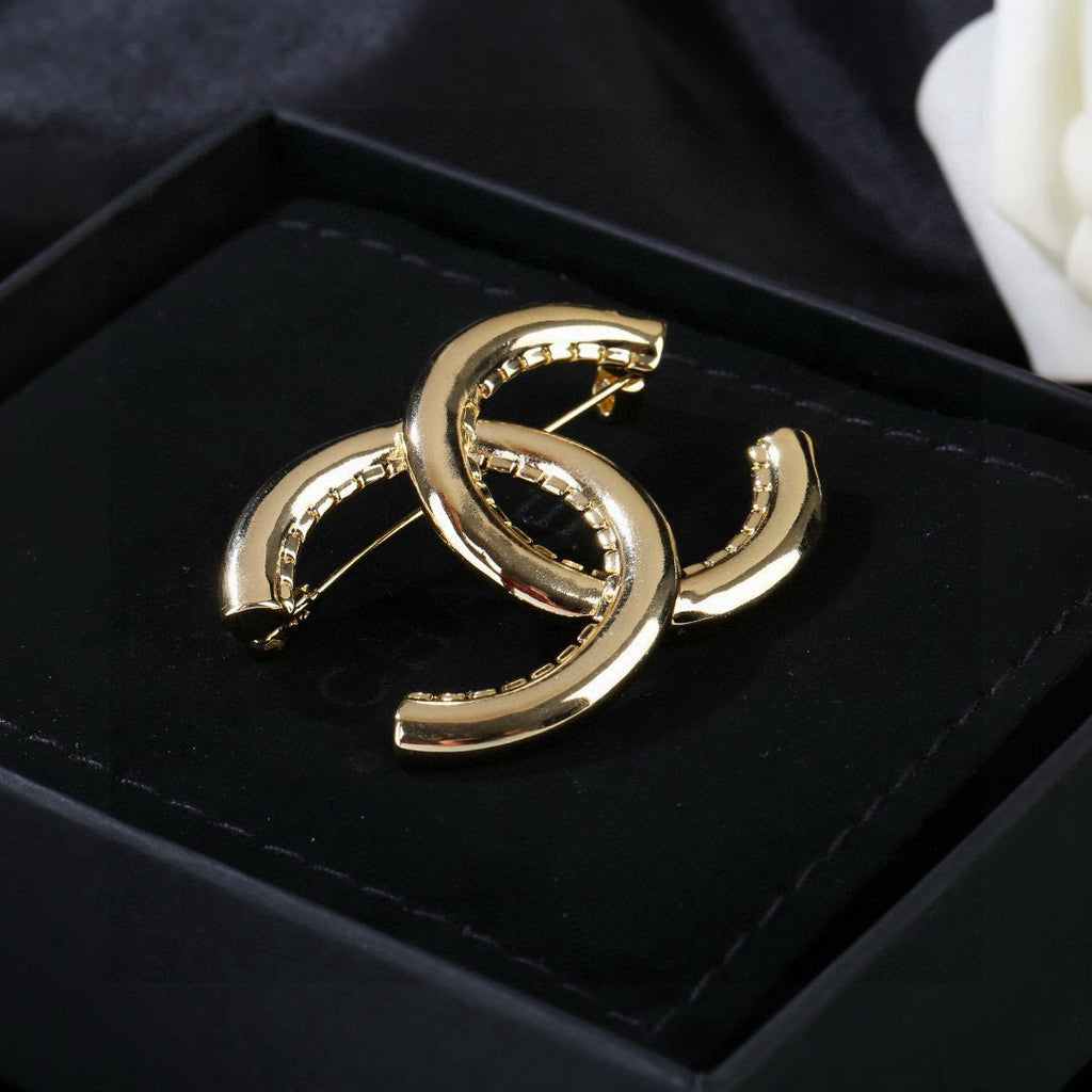 Signature Emblem Brooch in Polished Metal-Tone – Design 008 side detail