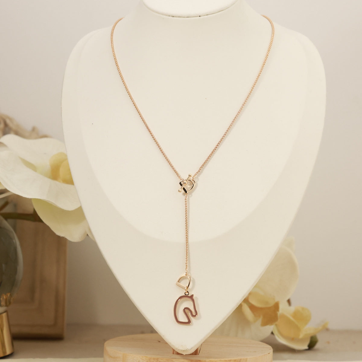 Horse Head Pendant Necklace in Rose-Gold-Tone – Rose Gold Detail – Design 002 close-up detail