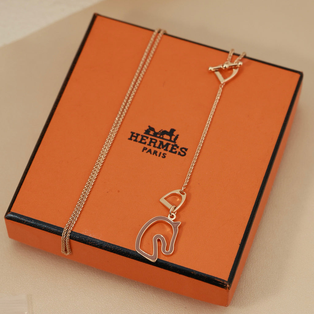 Horse Head Pendant Necklace in Rose-Gold-Tone – Rose Gold Detail – Design 002 detail view