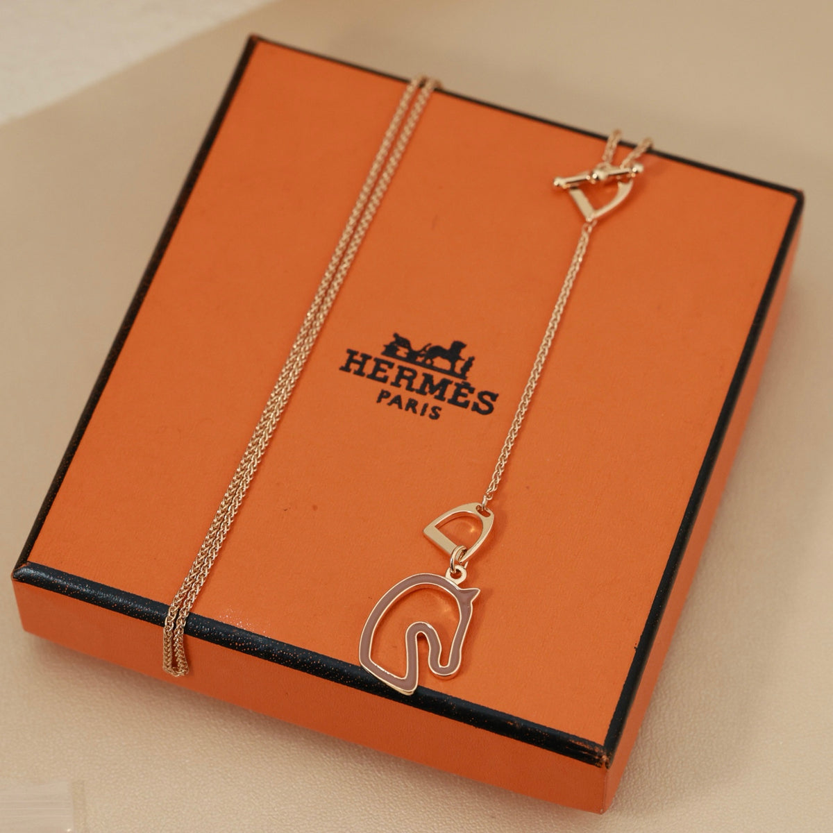 Horse Head Pendant Necklace in Rose-Gold-Tone – Rose Gold Detail – Design 002 detail view