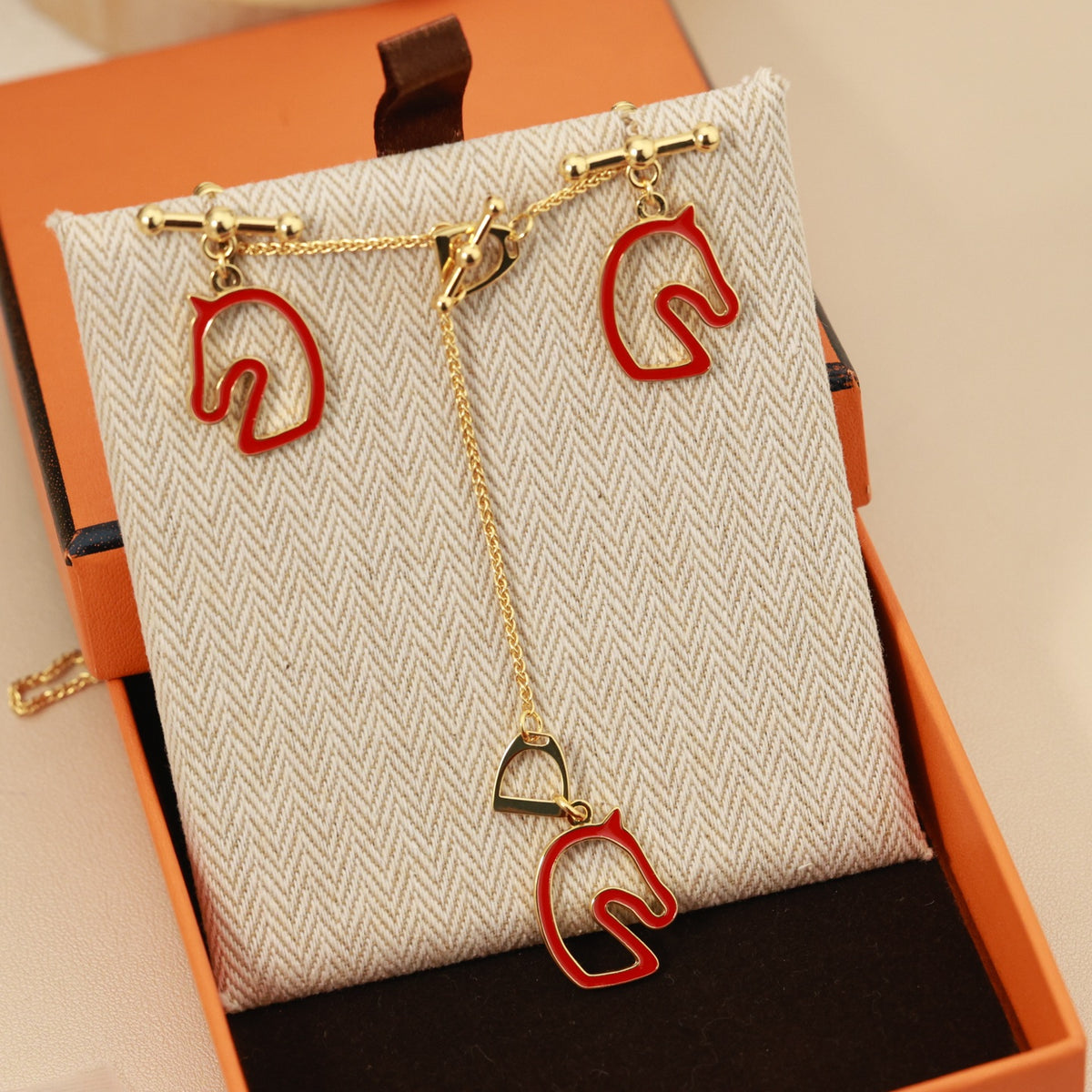 Horse Head Pendant Necklace in Rose-Gold-Tone – Rose Gold Detail – Design 003 front product view