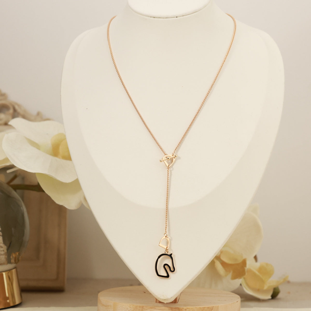 Horse Head Pendant Necklace in Rose-Gold-Tone – Rose Gold Detail – Design 004 close-up detail