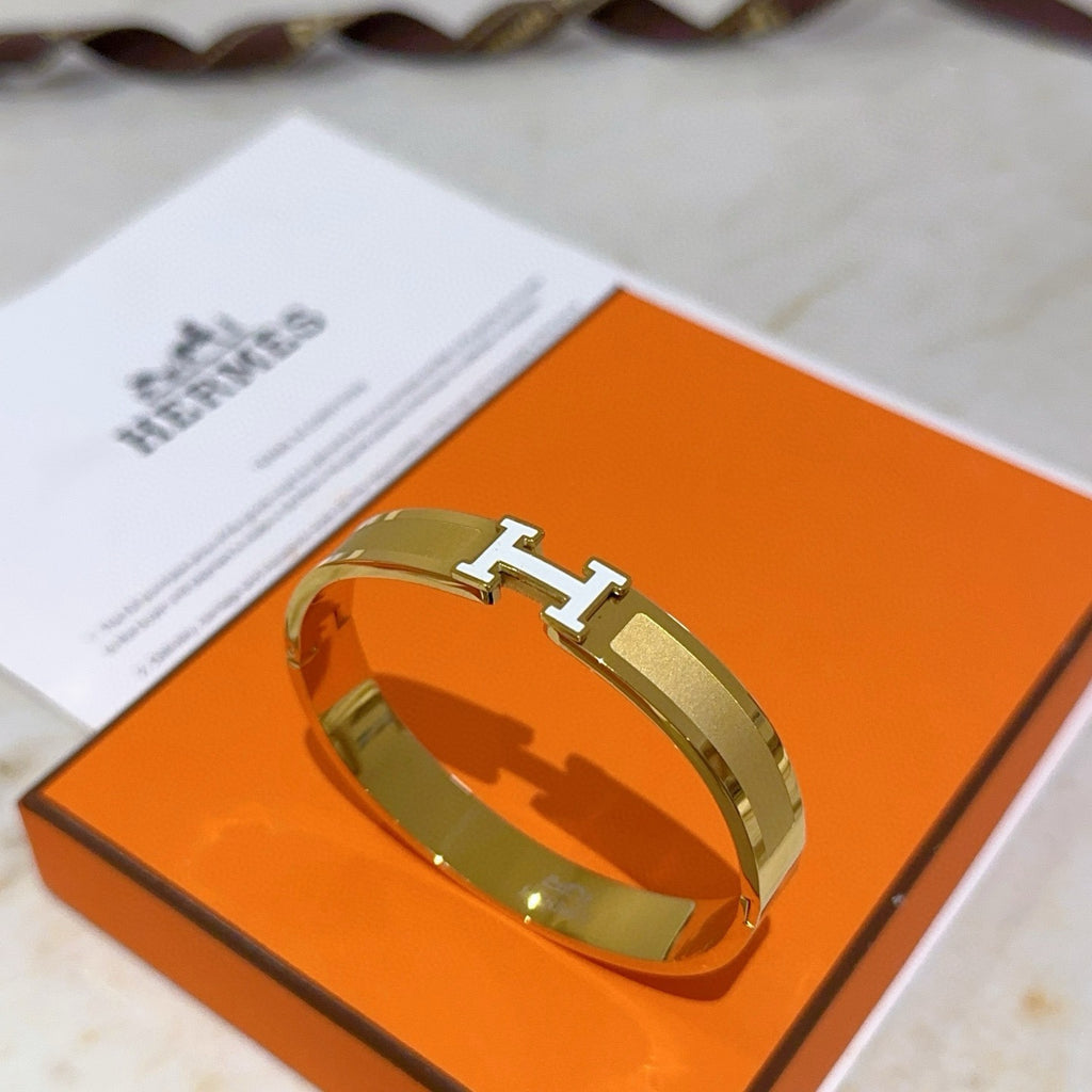Horse Bangle in Gold-Tone – Design 017 main product view
