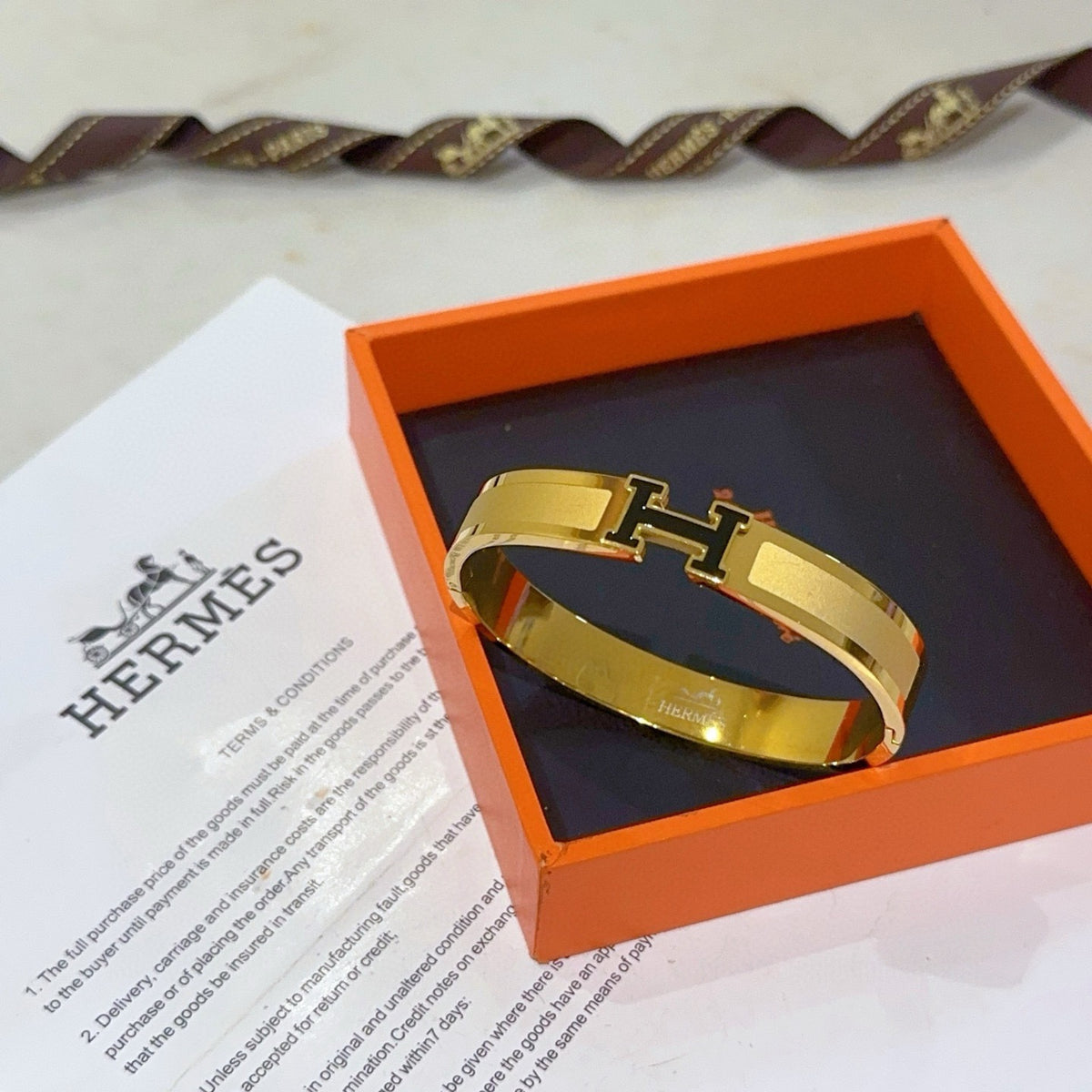Horse Bangle in Gold-Tone – Design 016 side detail