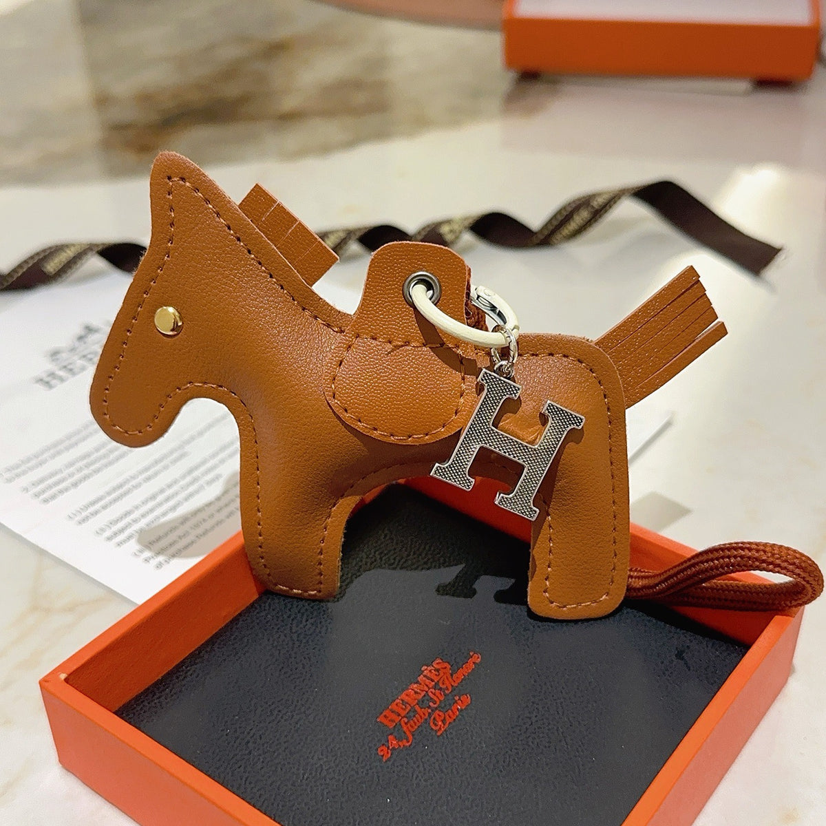 Horse Keychain in Silver-Tone – Design 016 side detail