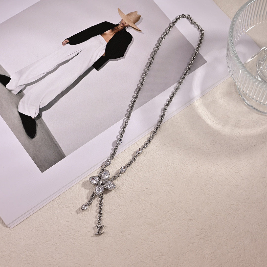 Clover Pendant Necklace in Polished Metal-Tone – Clover Detail detail view