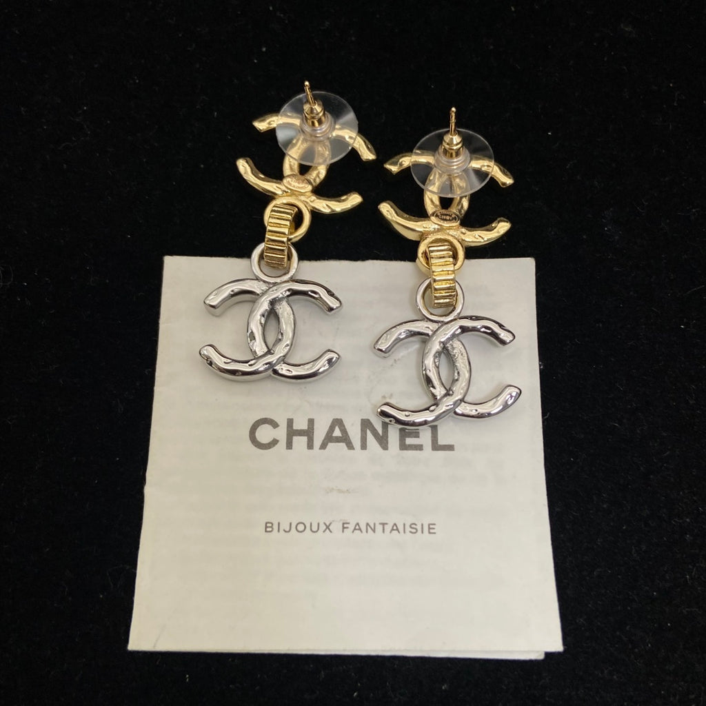 Double-C Emblem Stud Earrings in Polished Metal-Tone – Design 204 styled product view