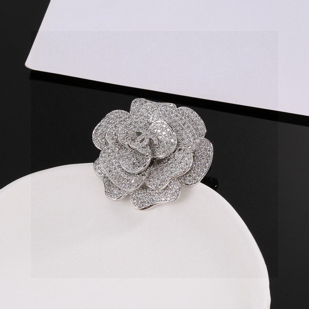 Signature Emblem Brooch in Gold-Tone – Design 004 side detail