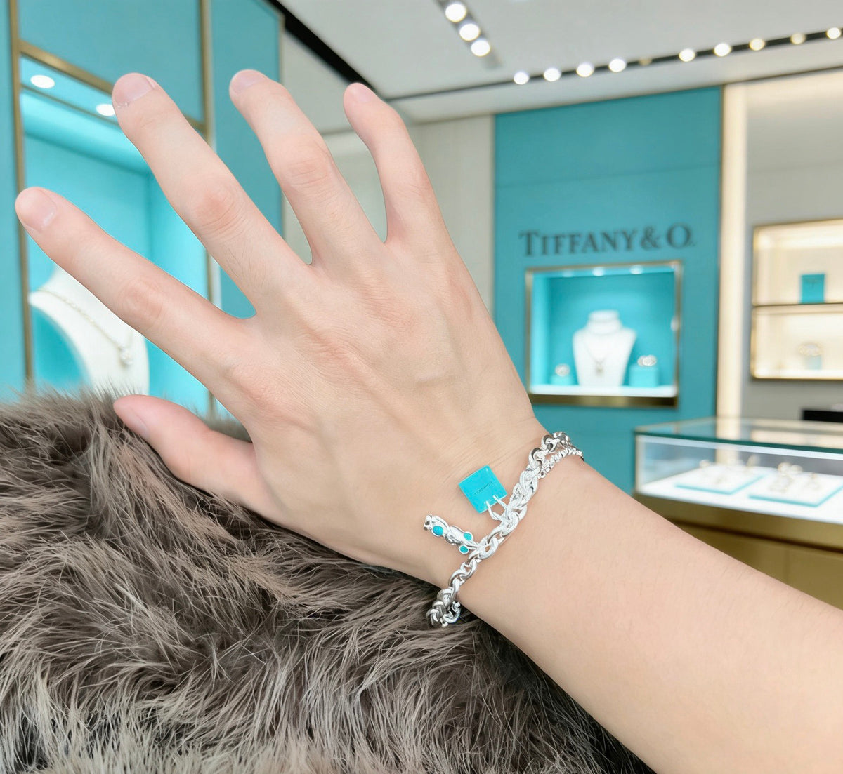 Signature Motif Bracelet in Silver-Tone – Vintage Detail – Design 31 detail view