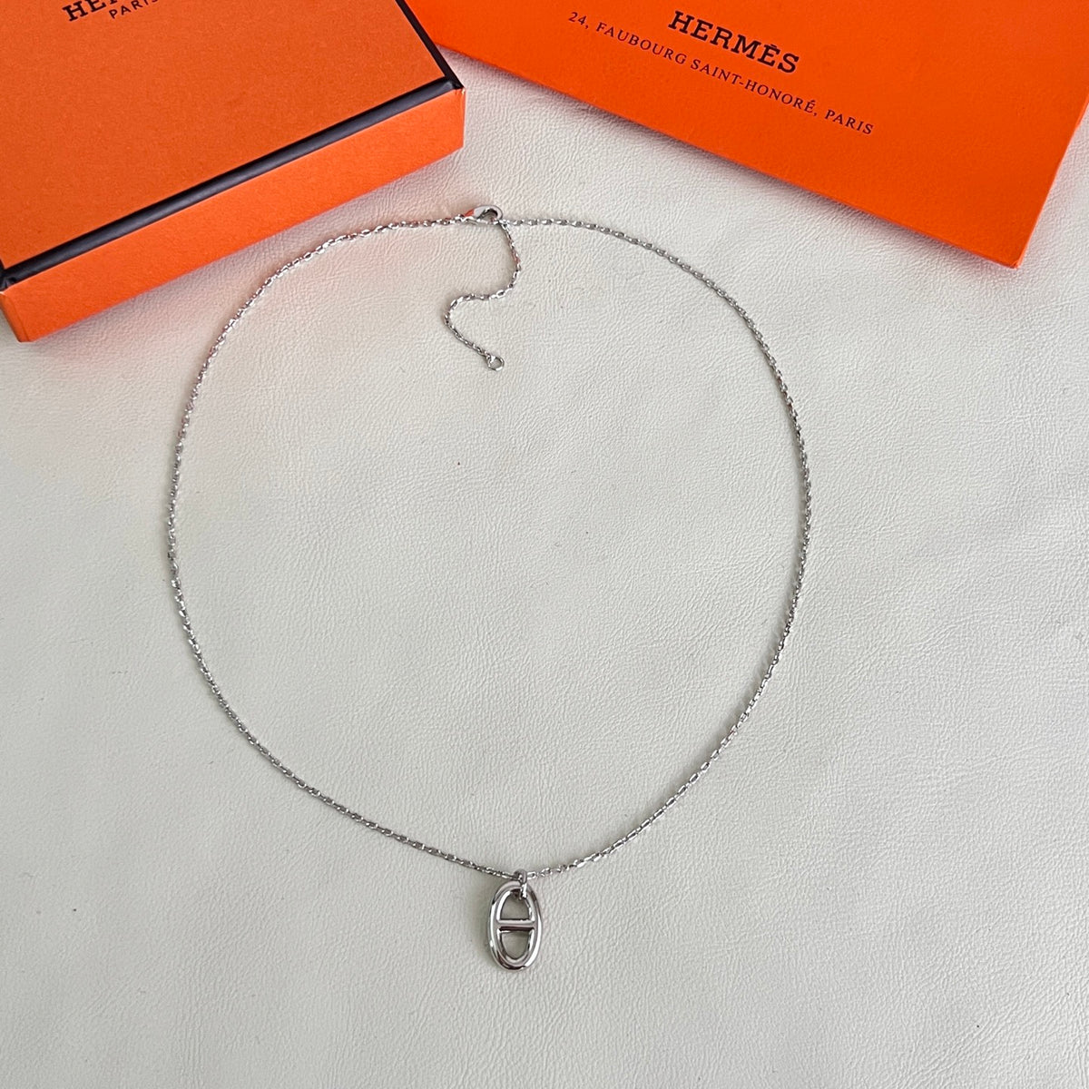 Toggle Pendant Necklace in Polished Metal-Tone – Toggle Detail – Design 017 side detail