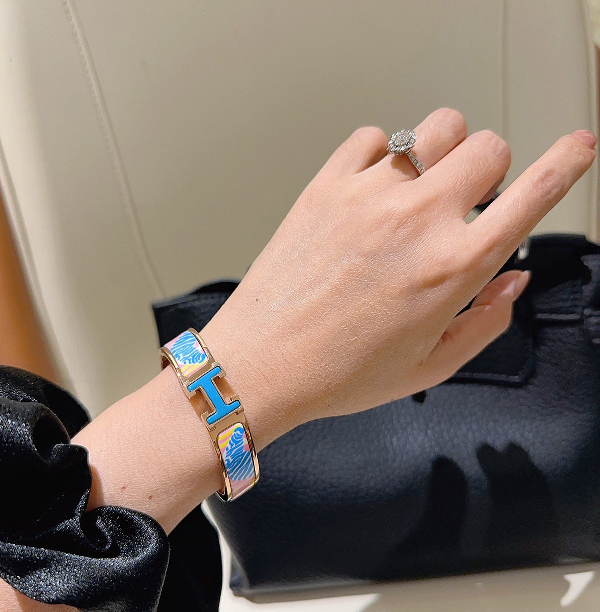 Horse Bangle in Gold-Tone – Enamel Detail – Design 011 detail view