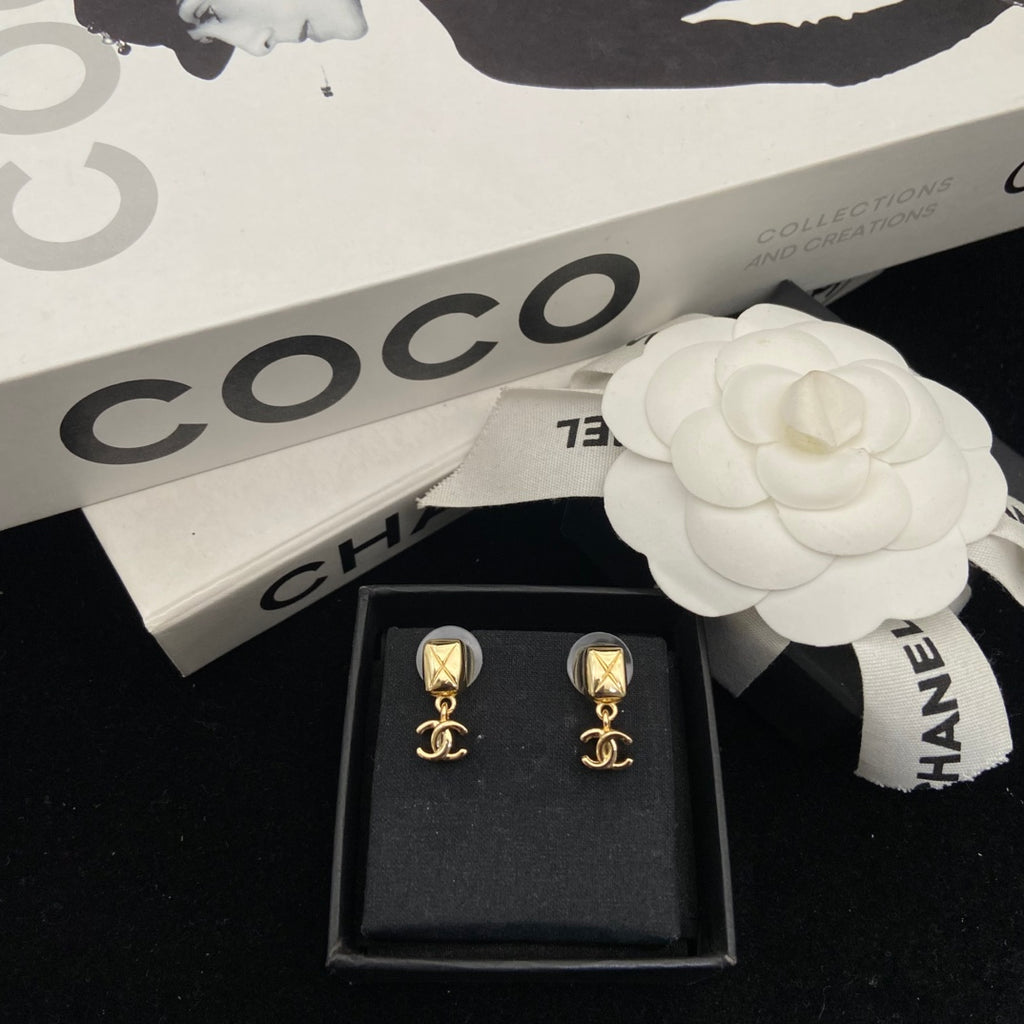 Double-C Emblem Stud Earrings in Polished Metal-Tone – Design 203 main product view