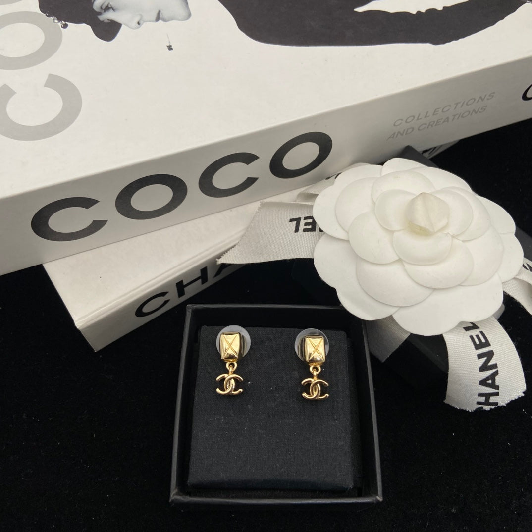 Double-C Emblem Stud Earrings in Polished Metal-Tone – Design 203 main product view