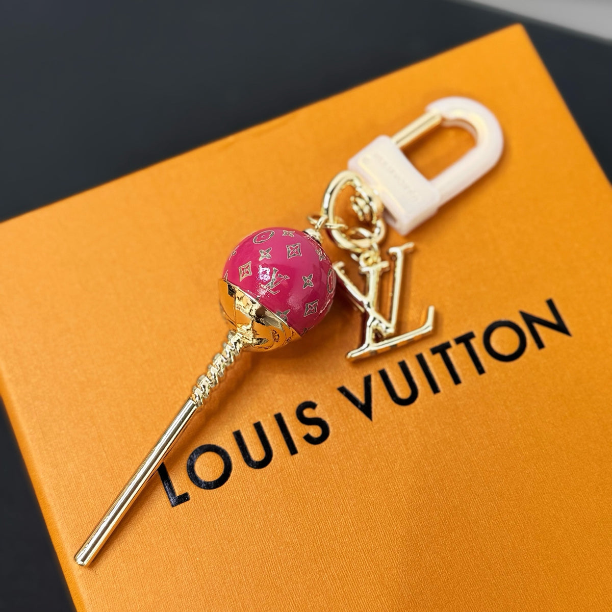 Letter Emblem Keychain – Design 005 close-up detail