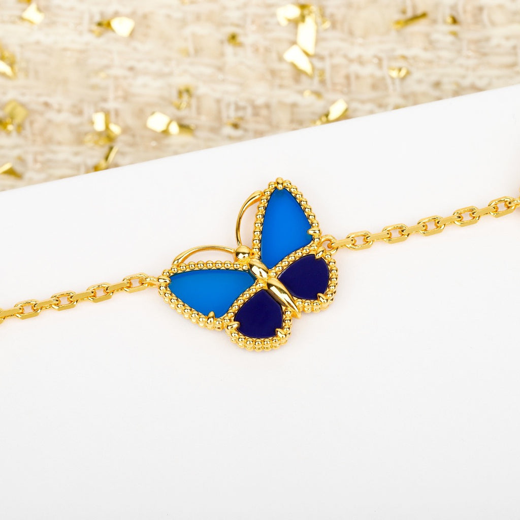 Clover Bracelet in Gold-Tone – Blue Butterfly styled product view