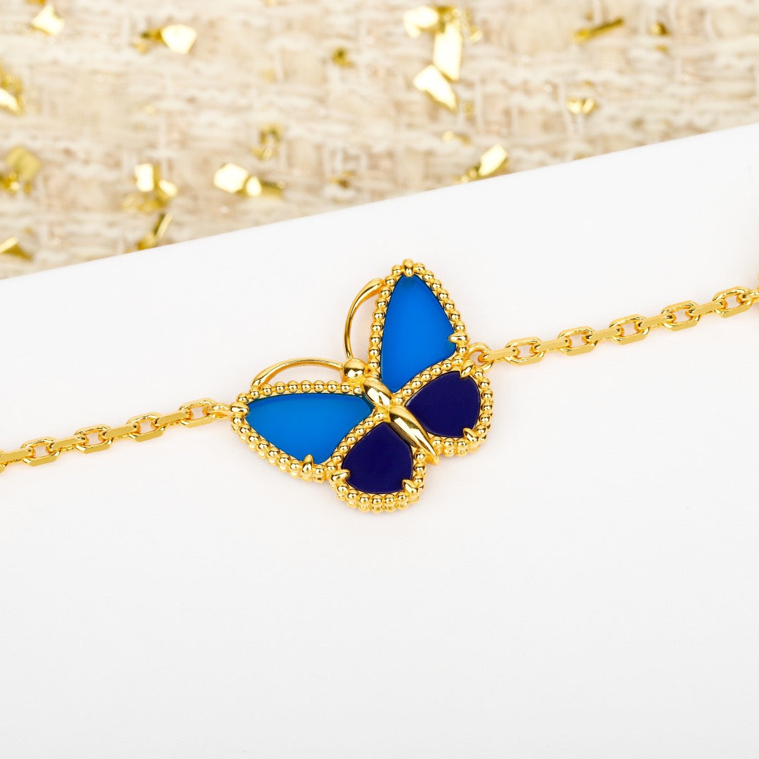 Clover Bracelet in Gold-Tone – Blue Butterfly styled product view