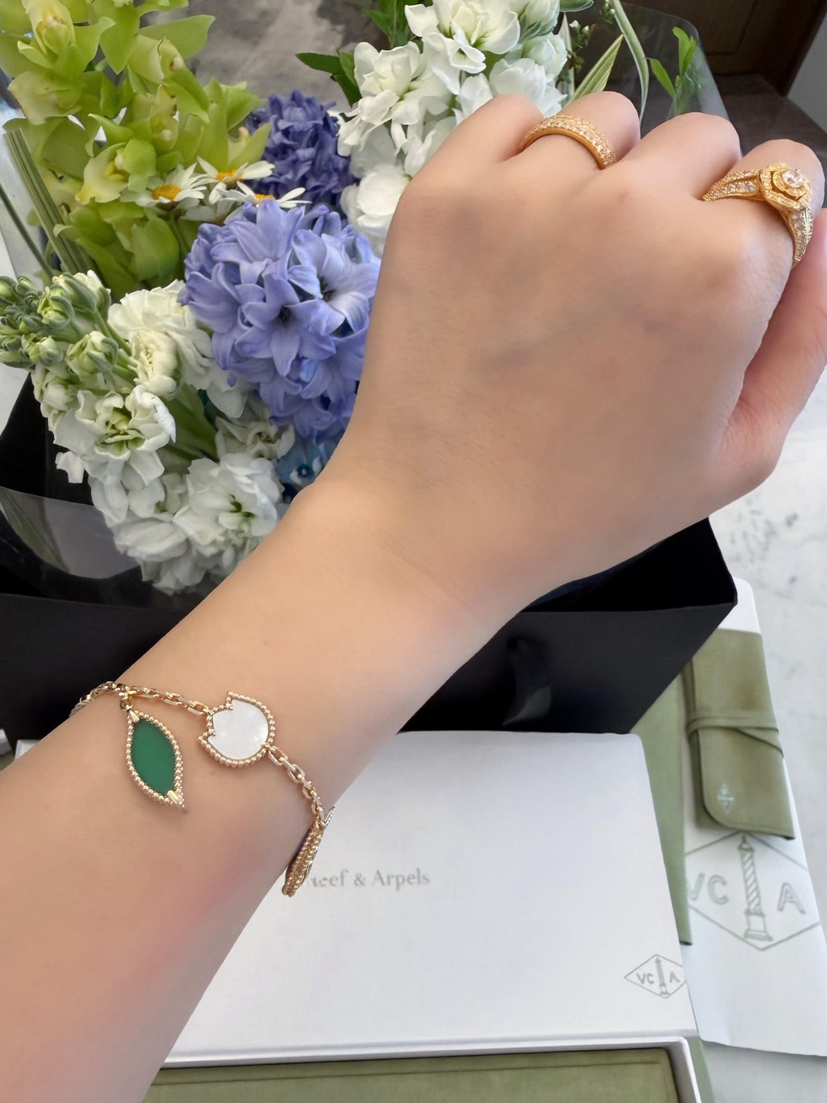 Clover Bracelet in Gold-Tone – Blue Butterfly side detail