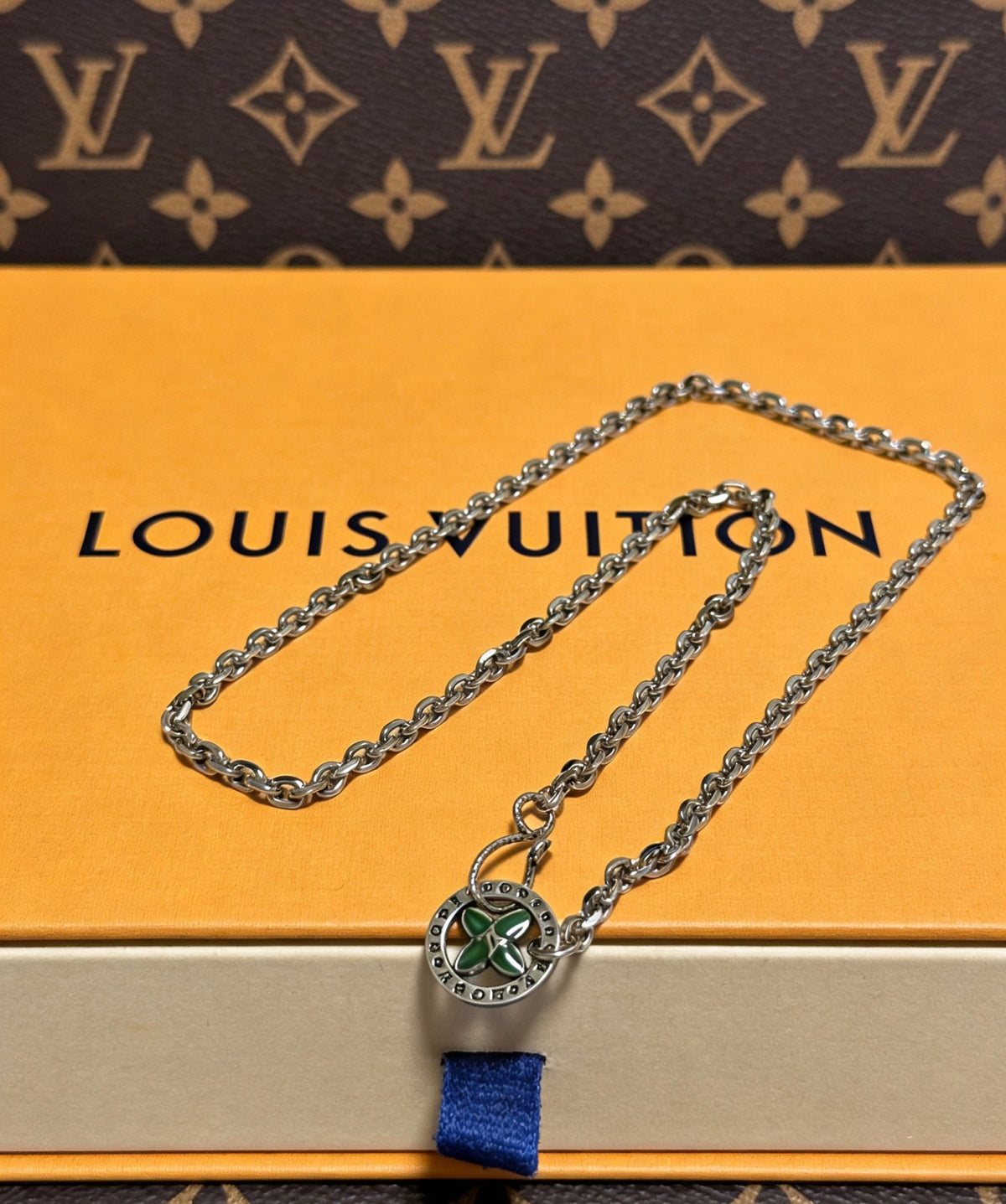 Chain Pendant Necklace in Silver-Tone – Design 006 detail view