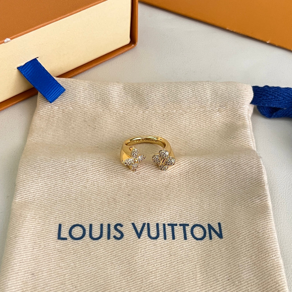 Geometric Emblem Statement Ring in Polished Metal-Tone – Design 001 detail view