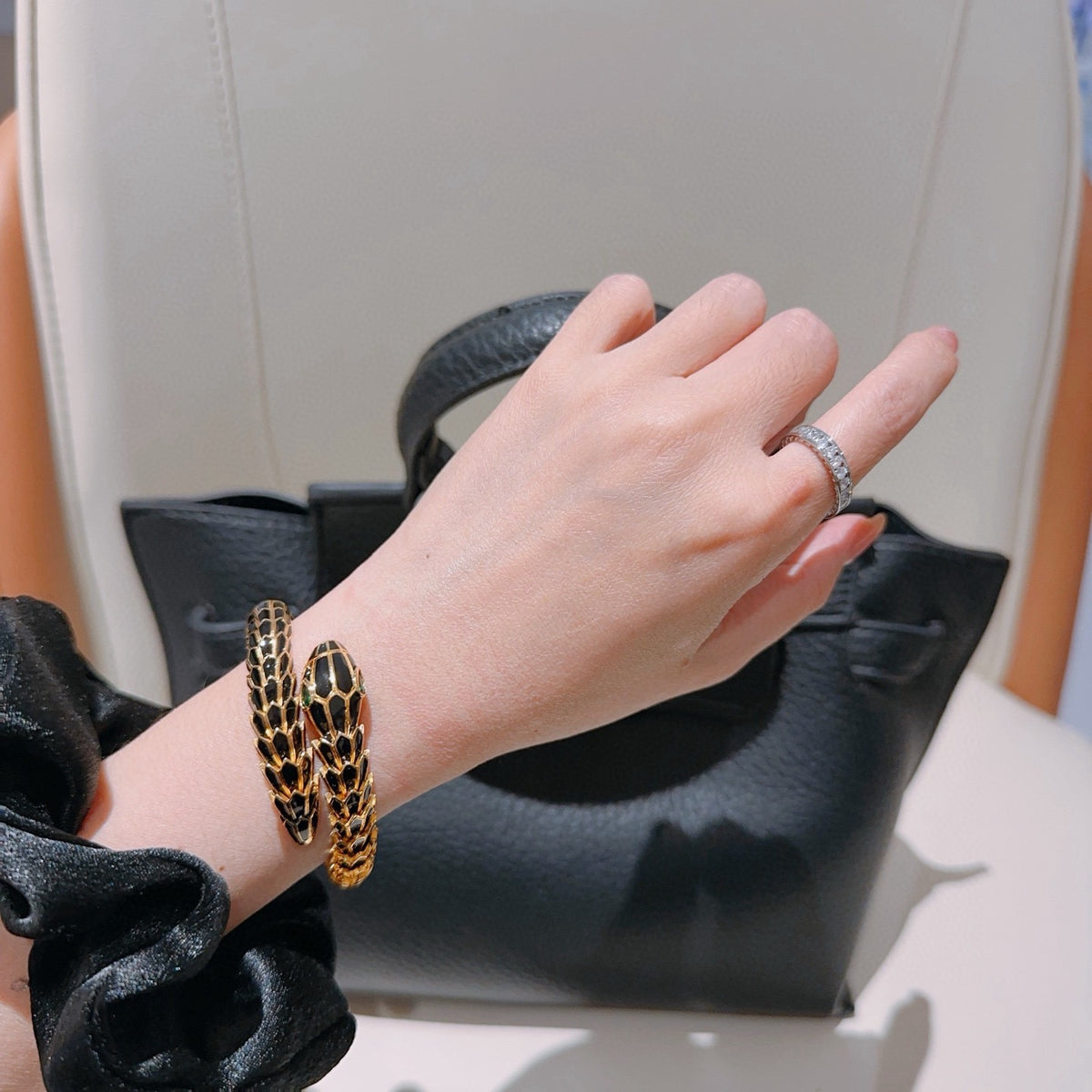 Serpentine Bangle in Polished Metal-Tone – Serpentine Detail – Design 011 detail view