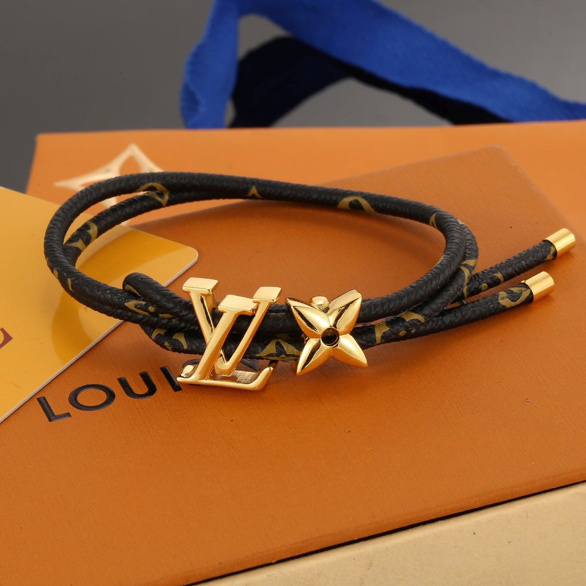 Geometric Emblem Leather-Detail Bracelet – Leather Detail – Design 008 detail view