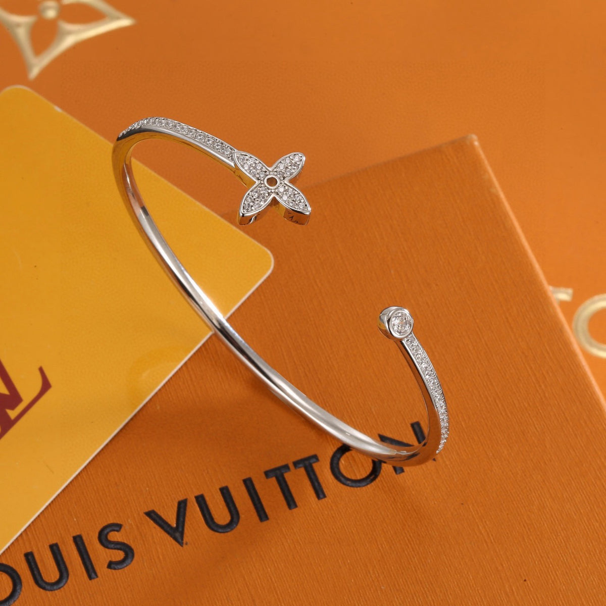 Clover Bangle in Polished Metal-Tone – Clover Detail – Design 010 main product view