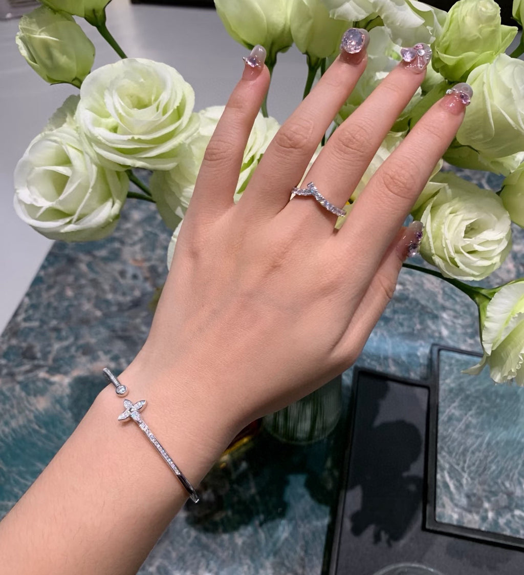 Clover Bangle in Polished Metal-Tone – Clover Detail – Design 010 main product view