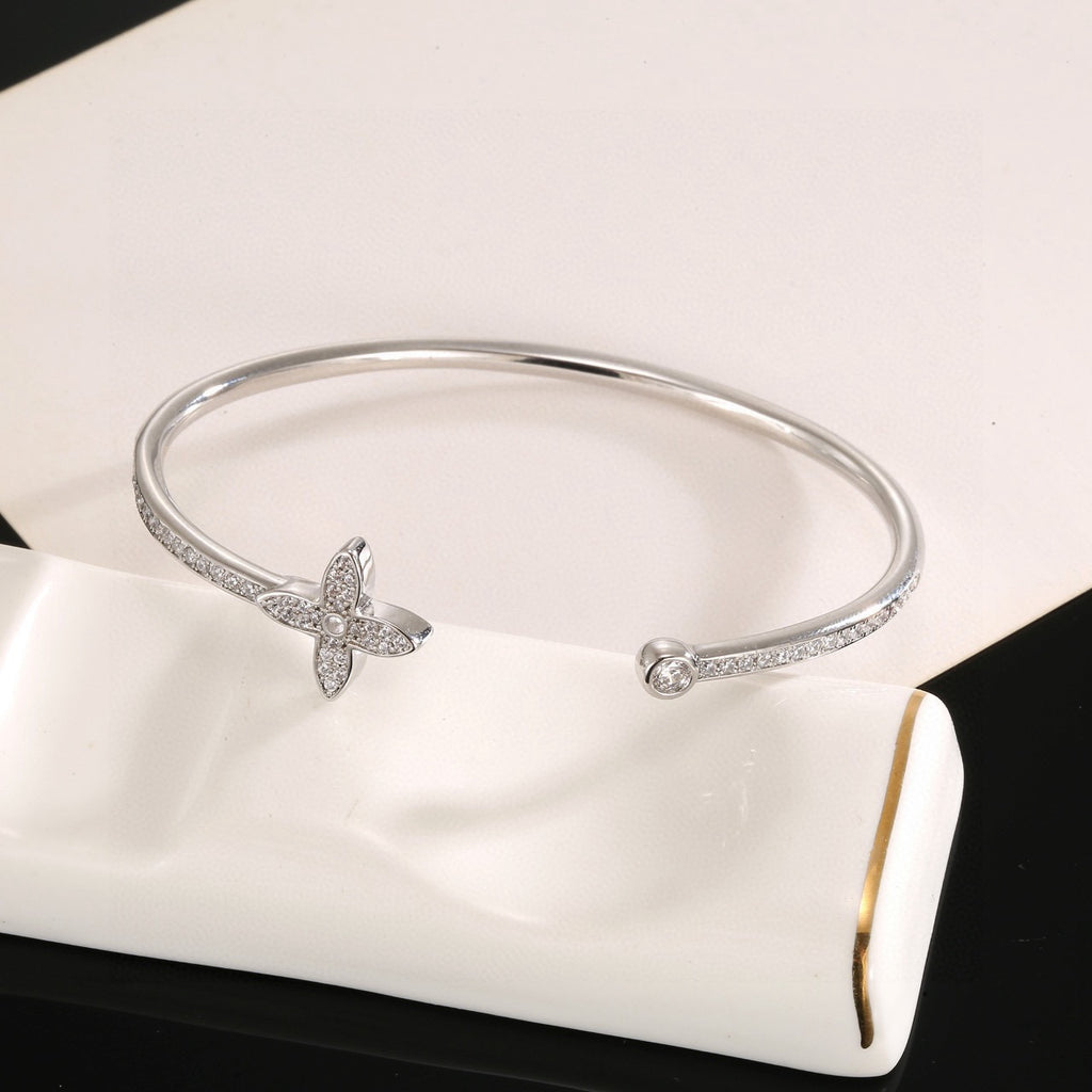 Clover Bangle in Polished Metal-Tone – Clover Detail – Design 010 styled product view