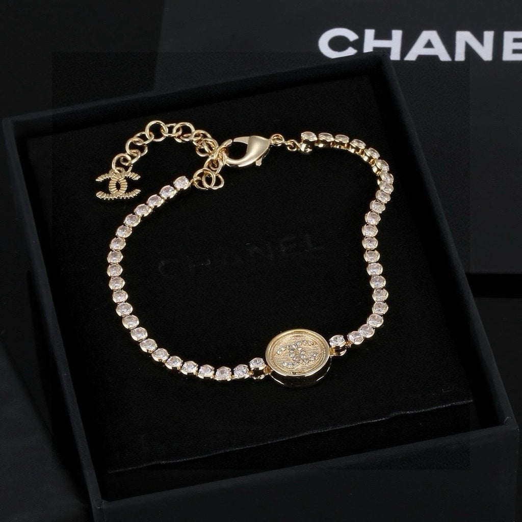 Double-C Emblem Bracelet in Gold-Tone – Design 004 side detail