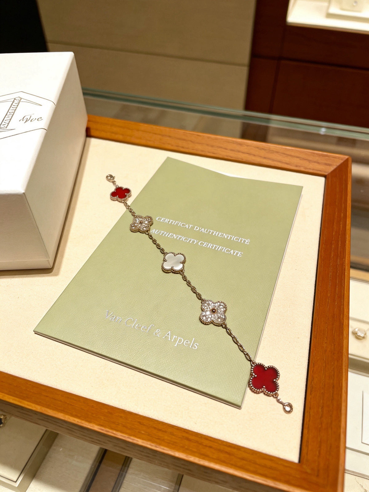 Clover Bracelet in Polished Metal-Tone – Multicolor – Design 19 front product view