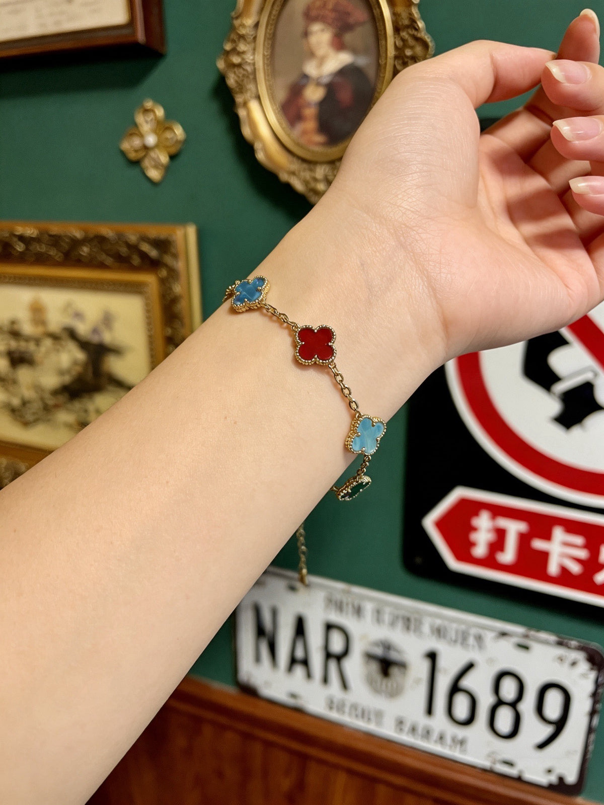 Clover Bracelet in Polished Metal-Tone – Multicolor – Design 10 front product view